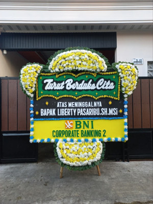 Papan Bunga Duka di Sawah Luhur