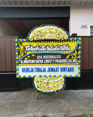 Papan Bunga Duka di Sawah Luhur